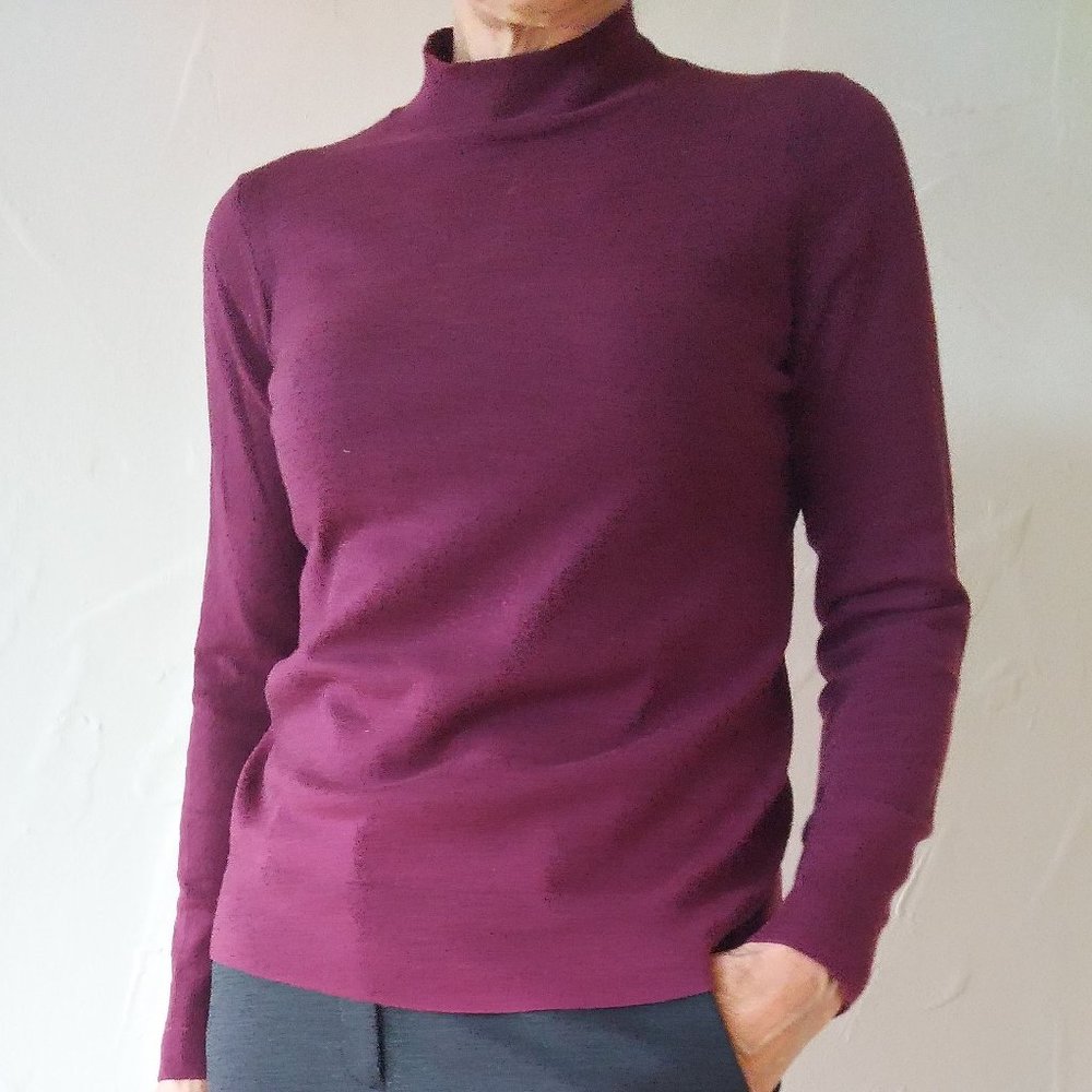 Banana Republic burgundy merino wool crewneck sweater